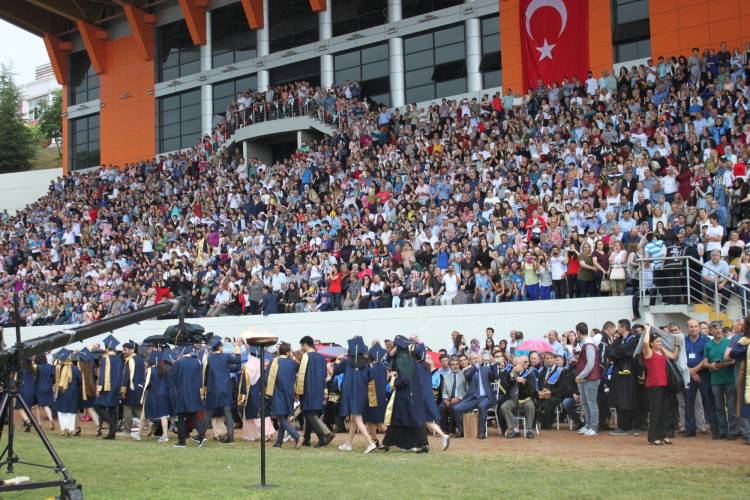 Yağmur altında ama coşkuyla: 2016-2017 yılı Mezuniyet törenimiz yapıldı