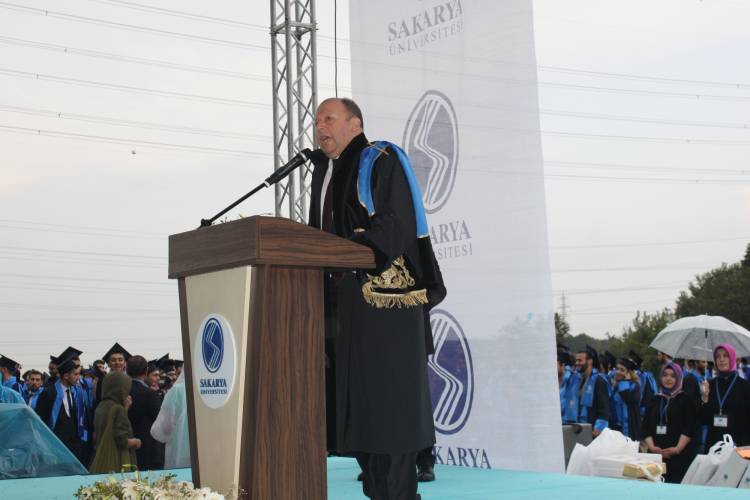 Mühendislik Fakültesi 2015/2016 öğretim yılı mezuniyet töreni gerçekleştirildi